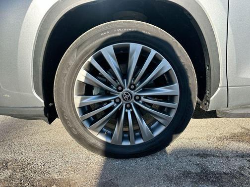 2022 Toyota Highlander Platinum