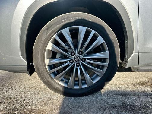 2022 Toyota Highlander Platinum