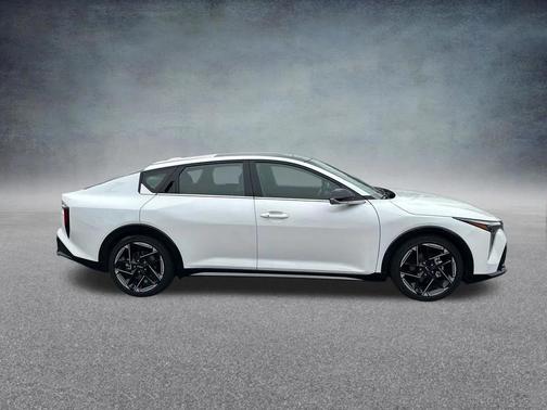 Snow White Pearl 2025 Kia K4 GT-Line