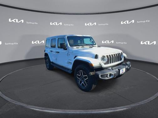 2024 Jeep Wrangler 4-Door Sahara 4x4