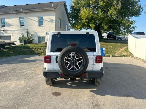2024 Jeep Wrangler 4-Door Sahara 4x4