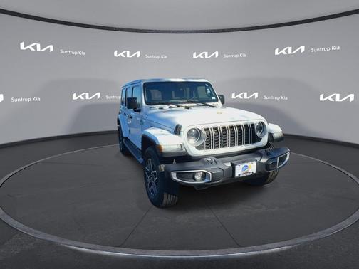 2024 Jeep Wrangler 4-Door Sahara 4x4