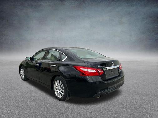 Super Black Clearcoat 2016 Nissan Altima 2.5 S