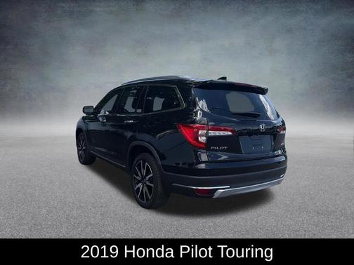 Crystal Black Pearl 2019 Honda Pilot Touring 8-Passenger