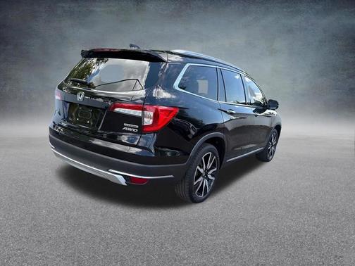 Crystal Black Pearl 2019 Honda Pilot Touring 8-Passenger