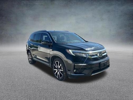 Crystal Black Pearl 2019 Honda Pilot Touring 8-Passenger