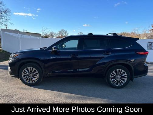 2021 Toyota Highlander Hybrid Platinum