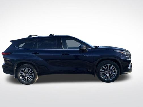 2021 Toyota Highlander Hybrid Platinum