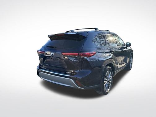 2021 Toyota Highlander Hybrid Platinum