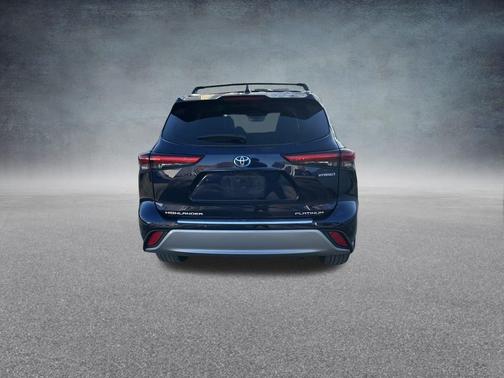 2021 Toyota Highlander Hybrid Platinum