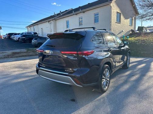 2021 Toyota Highlander Hybrid Platinum
