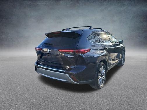 2021 Toyota Highlander Hybrid Platinum