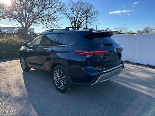 2021 Toyota Highlander Hybrid Platinum