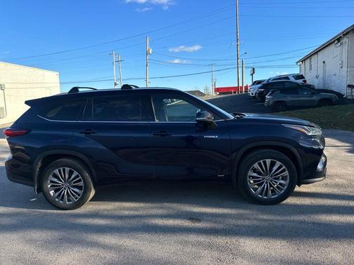 2021 Toyota Highlander Hybrid Platinum