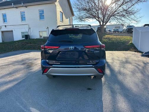2021 Toyota Highlander Hybrid Platinum