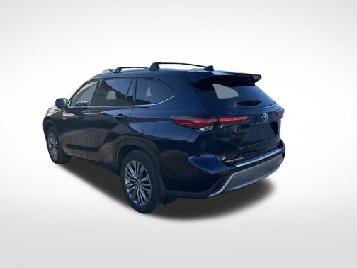 2021 Toyota Highlander Hybrid Platinum