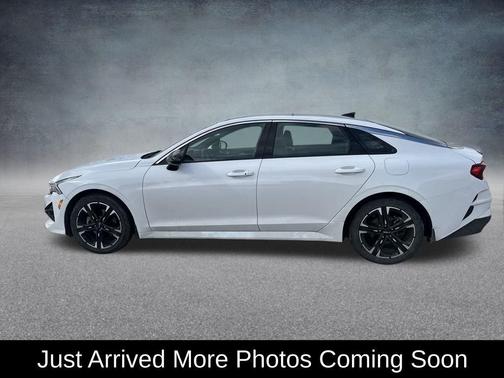 Glacial White Pearl 2022 Kia K5 GT-Line