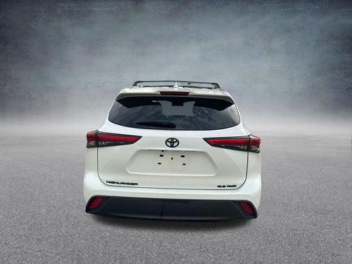 Blizzard Pearl 2021 Toyota Highlander XLE