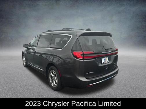 Granite Crystal Metallic Clearcoat 2023 Chrysler Pacifica Limited