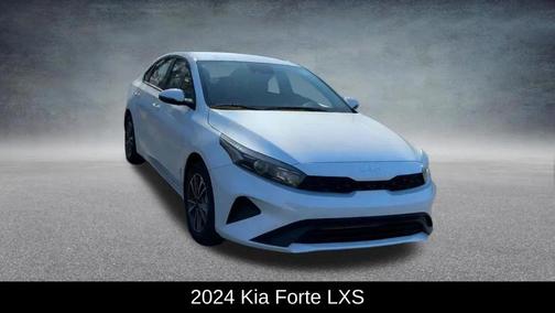 Snow White Pearl 2024 Kia Forte LXS