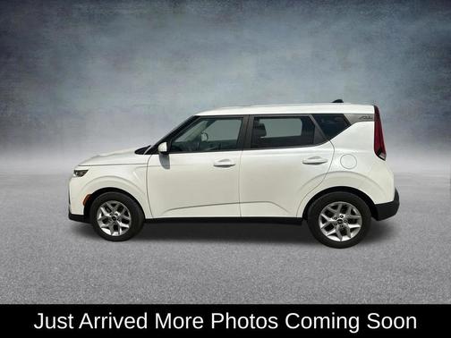 Snow White Pearl 2022 Kia Soul LX