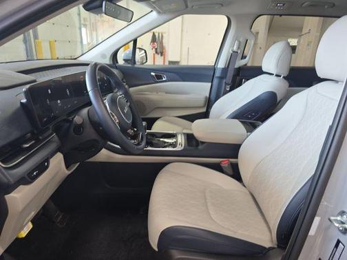 2025 Kia Carnival SX