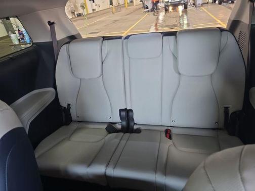 2025 Kia Carnival SX