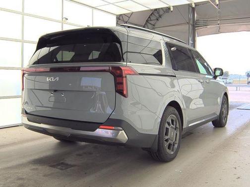 2025 Kia Carnival SX