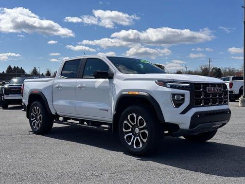White 2024 GMC Canyon AT4
