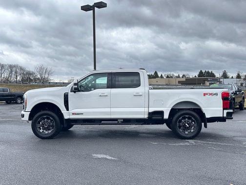 White 2023 Ford F-350 Lariat Super Duty