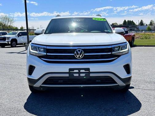 Pure White 2022 Volkswagen Atlas 3.6L SE w/Technology