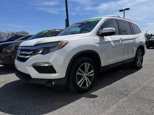 White 2016 Honda Pilot EX