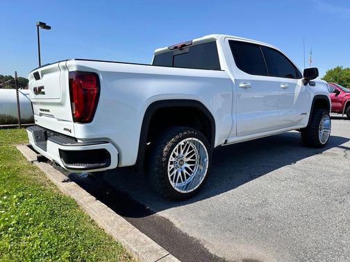 White 2021 GMC Sierra 1500 AT4