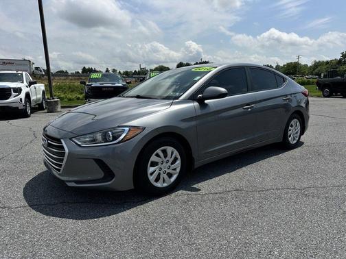 2018 Hyundai ELANTRA SE