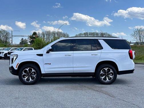 White 2025 GMC Yukon AT4