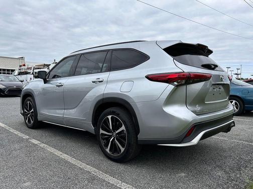 Silver 2021 Toyota Highlander XSE