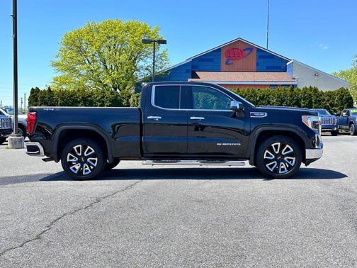 Black 2019 GMC Sierra 1500 SLT