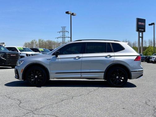 Pyrite Silver Metallic 2021 Volkswagen Tiguan 2.0T SE R-Line Black