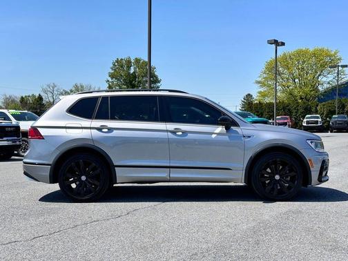 Pyrite Silver Metallic 2021 Volkswagen Tiguan 2.0T SE R-Line Black