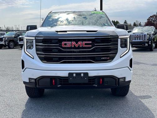 White 2023 GMC Sierra 1500 AT4