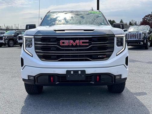 White 2023 GMC Sierra 1500 AT4