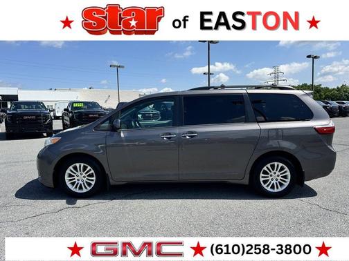 2017 Toyota Sienna XLE