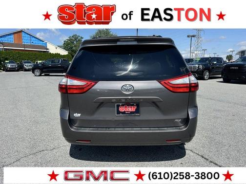 2017 Toyota Sienna XLE