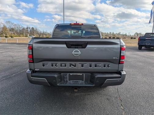 2024 Nissan Frontier SL