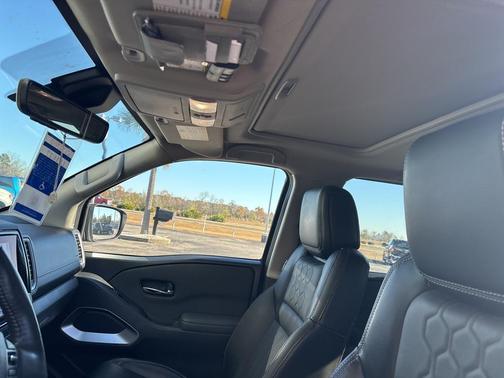 2024 Nissan Frontier SL