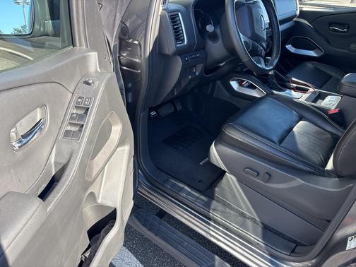 2024 Nissan Frontier SL
