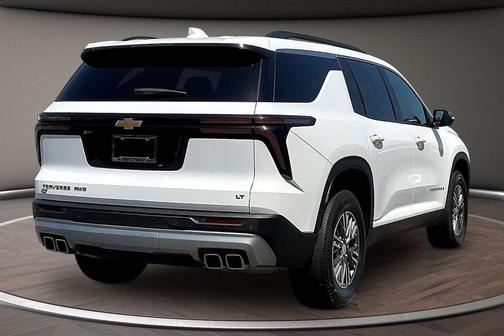 Summit White 2024 Chevrolet Traverse LT