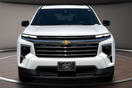Summit White 2024 Chevrolet Traverse LT