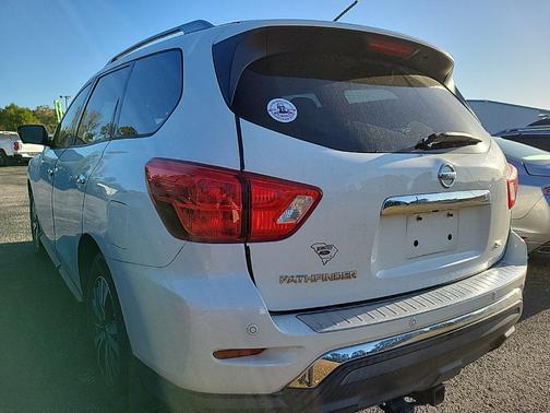 Glacier White 2017 Nissan Pathfinder SL