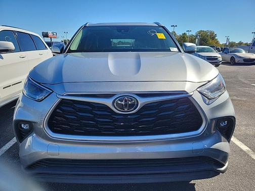 Celestial Silver Metallic 2021 Toyota Highlander XLE